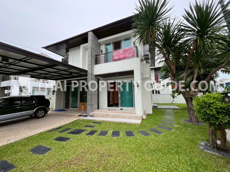 House with Shared Pool in Bangnatrad 